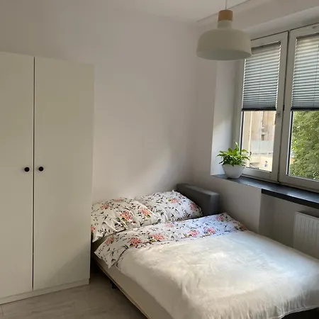 Kawalerki Basi Przy Dabrowskiego 22 Katovice Exteriér fotografie