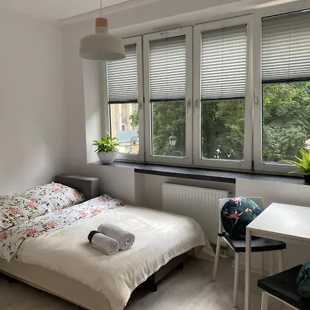 Kawalerki Basi Przy Dabrowskiego 22 Katovice Exteriér fotografie